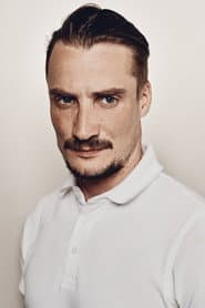 Foto del actor Pierre Lottin