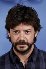 Foto del actor Álvaro Morte
