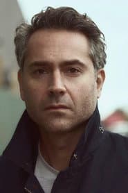 Foto del actor Omar Metwally