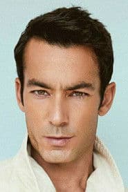 Foto del actor Aarón Díaz