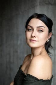 Foto del actor Lisa Tredoux