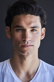 Foto del actor Louis Lay