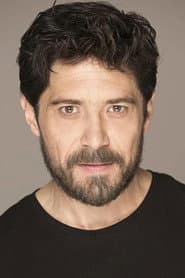 Foto del actor Héctor Kotsifakis