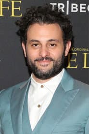 Foto del actor Arian Moayed