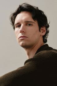 Foto del actor Cory Michael Smith