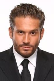 Foto del actor Arath de la Torre