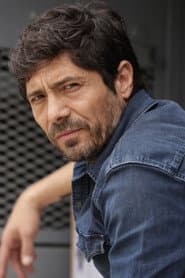 Foto del actor Héctor Kotsifakis