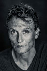 Foto del actor Oliver Masucci